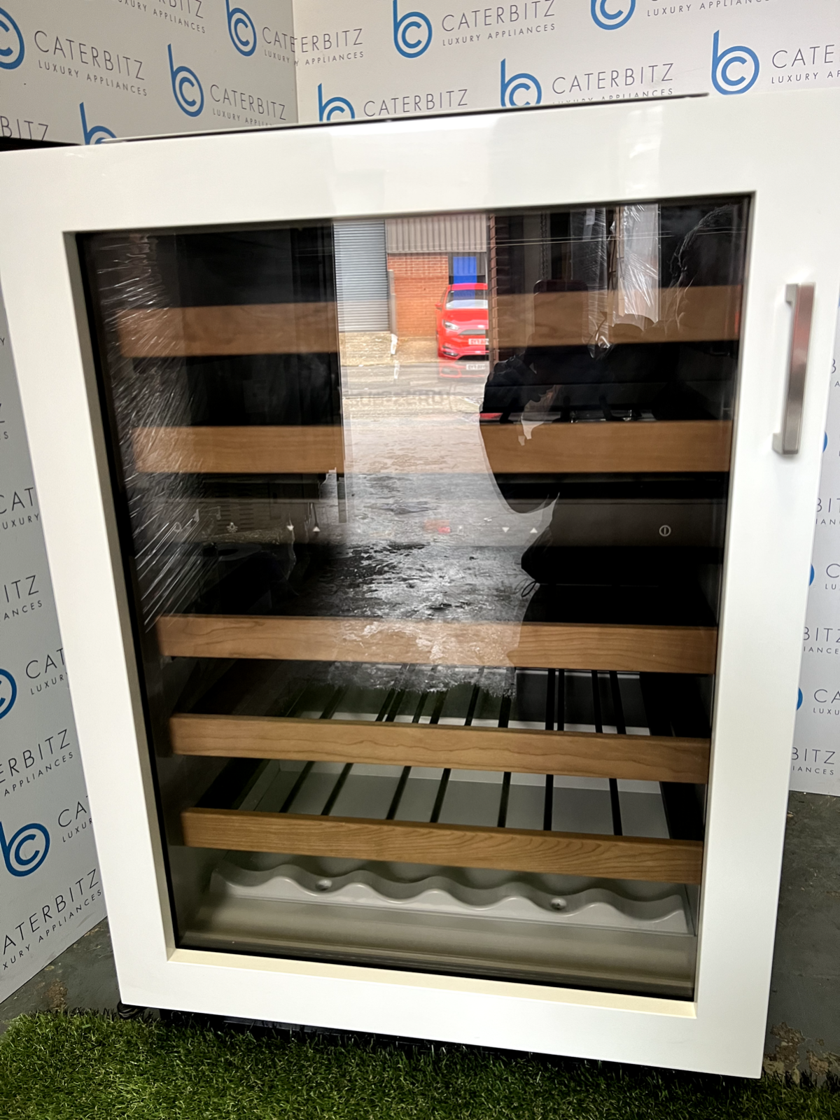 New Sub Zero Undercounter Wine Cooler Drinks beverage Fridge appliance Wolf