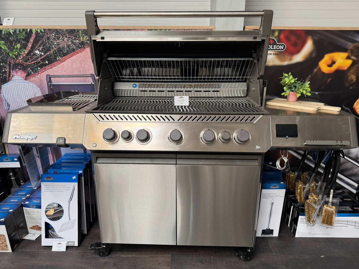 UNUSED Napoleon BBQ Barbecue P665VXRSIBPSS Prestige 665 Side Burner
