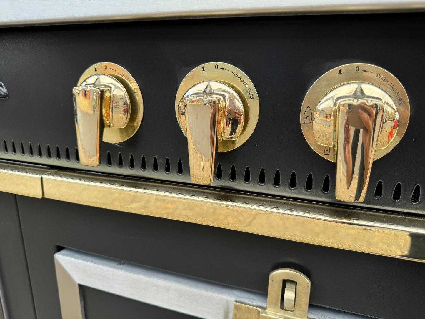 La Cornue Chateau 150 Range Cooker Oven Extractor Hood & Kitchen Black & Brass