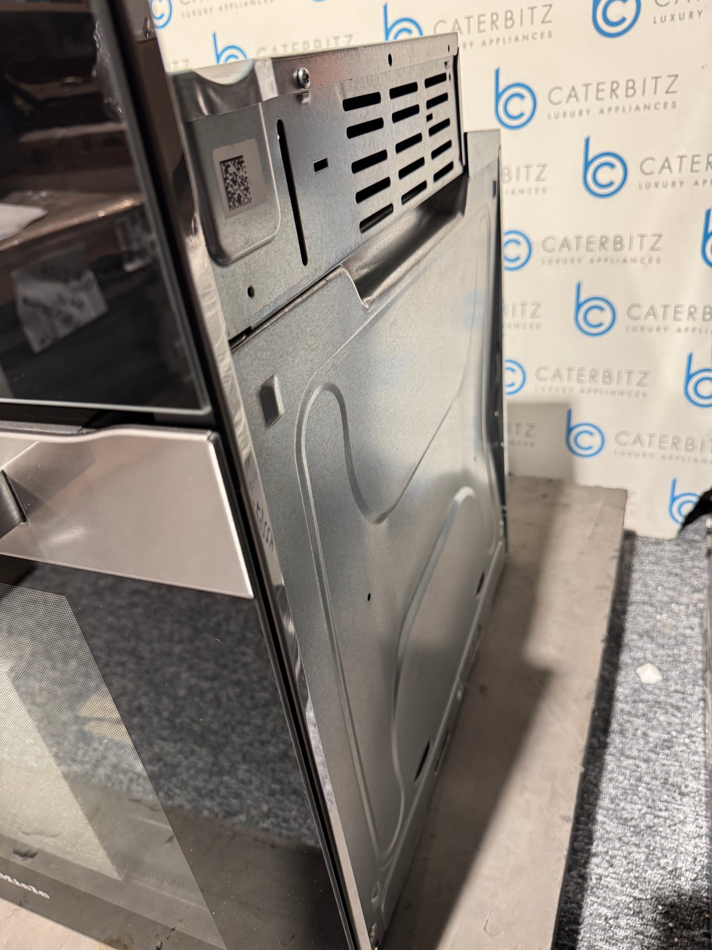 New Miele H 2860 B Built in Wall Oven Cooker BR 2391 Damaged