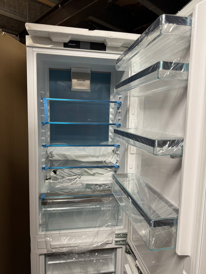 New Miele KFN 7764 D Integrated Fridge Freezer Damaged BR2408