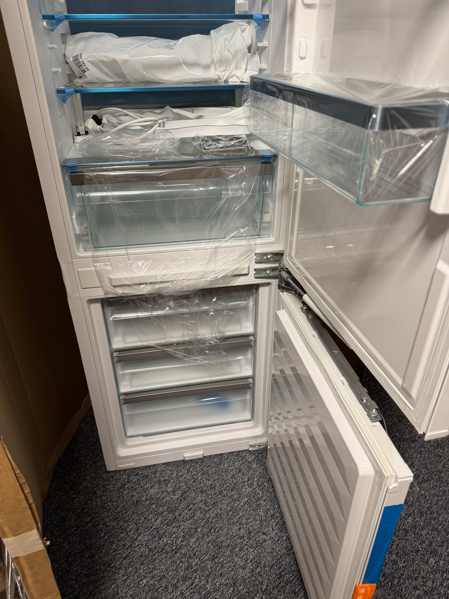 New Miele KFN 7764 D Integrated Fridge Freezer Damaged BR2408