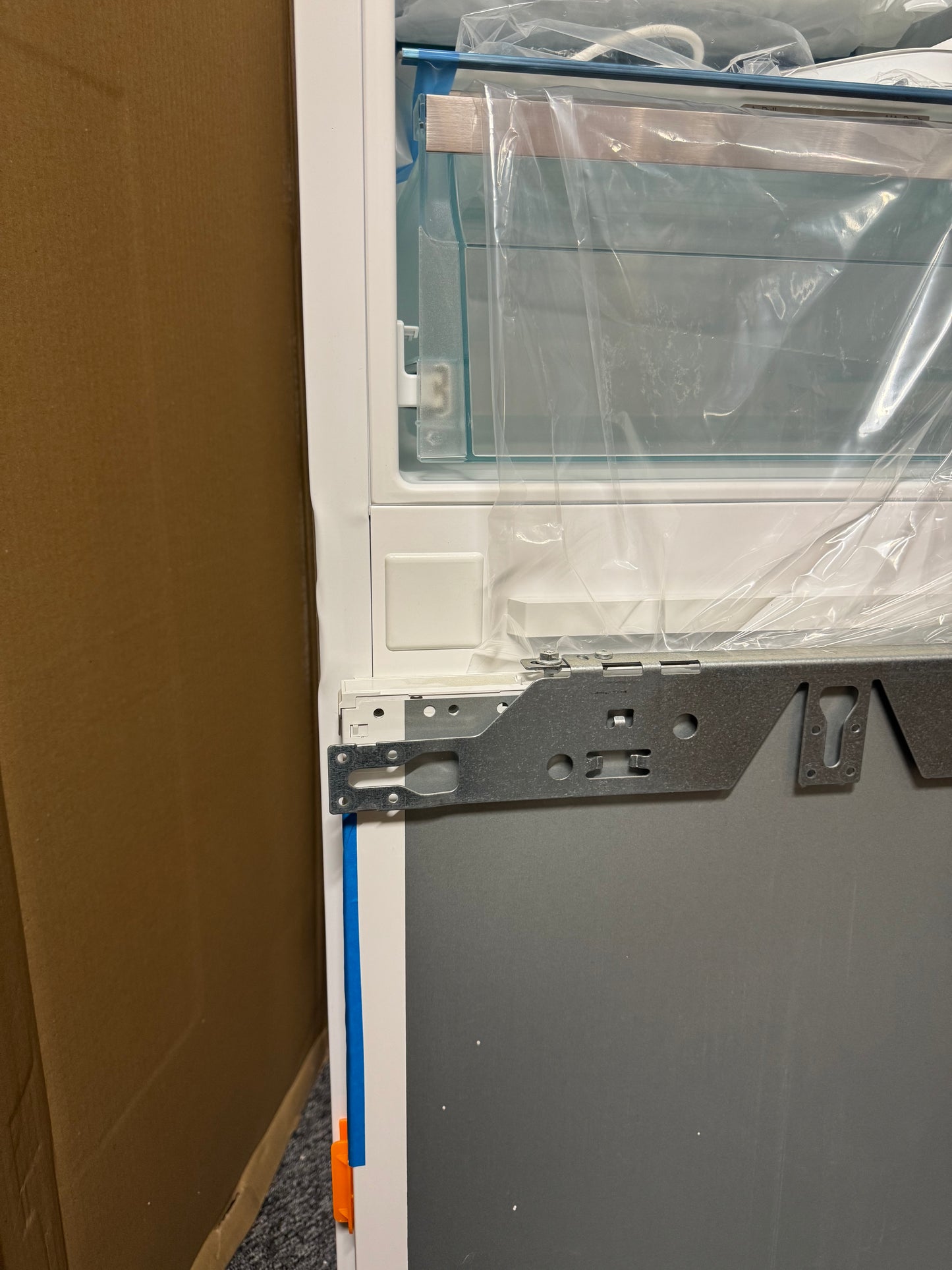 New Miele KFN 7764 D Integrated Fridge Freezer Damaged BR2408