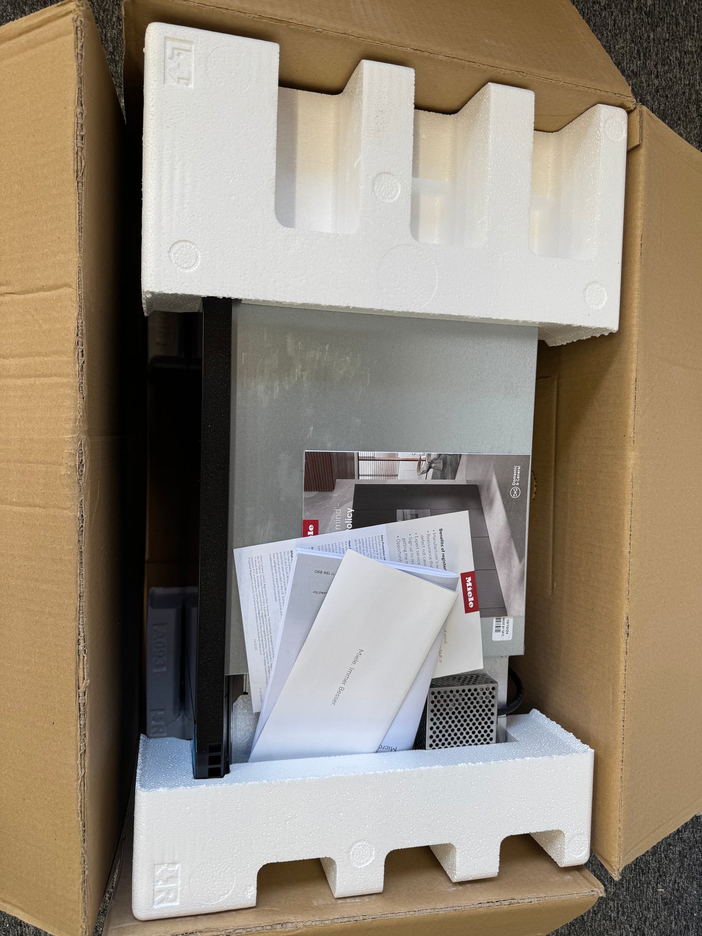 UNUSED Miele M2224 SC Built in Microwave Oven DAMAGED BR4259
